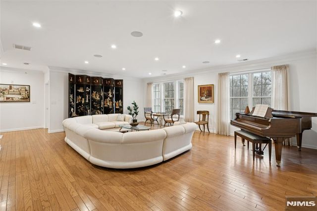 911 Holly Lane, Cedar Grove, NJ 07009