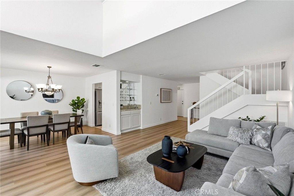 Image 10 of property listing at 18130 Andrea Circle N 4, Northridge, CA 91325