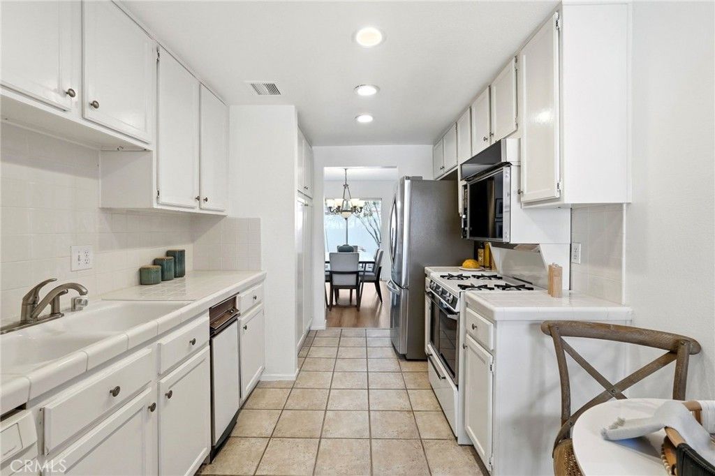 Image 18 of property listing at 18130 Andrea Circle N 4, Northridge, CA 91325