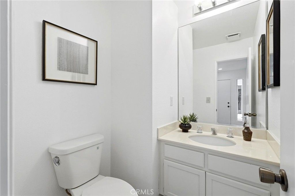 Image 19 of property listing at 18130 Andrea Circle N 4, Northridge, CA 91325