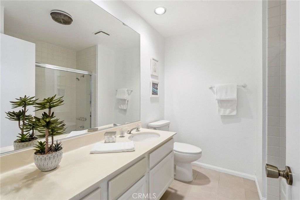 Image 29 of property listing at 18130 Andrea Circle N 4, Northridge, CA 91325