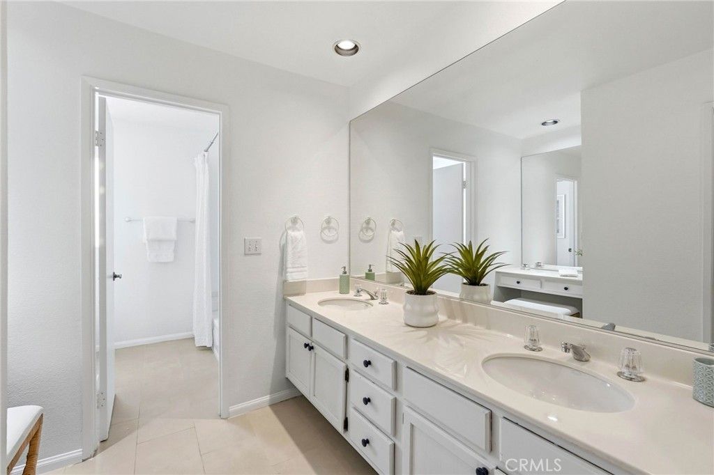 Image 30 of property listing at 18130 Andrea Circle N 4, Northridge, CA 91325