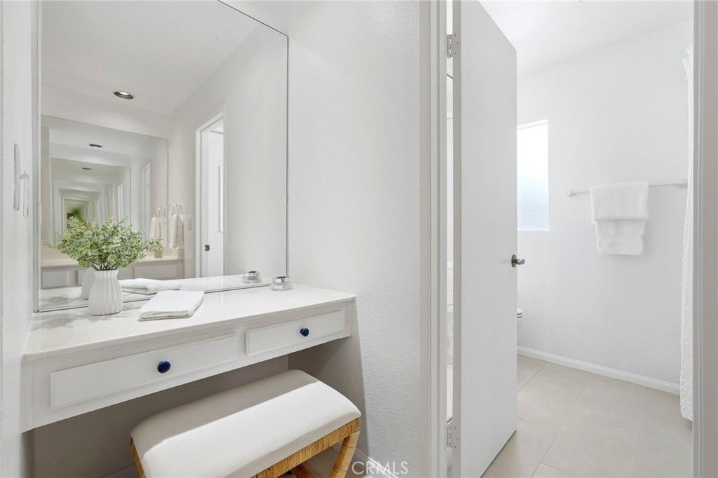 Image 33 of property listing at 18130 Andrea Circle N 4, Northridge, CA 91325