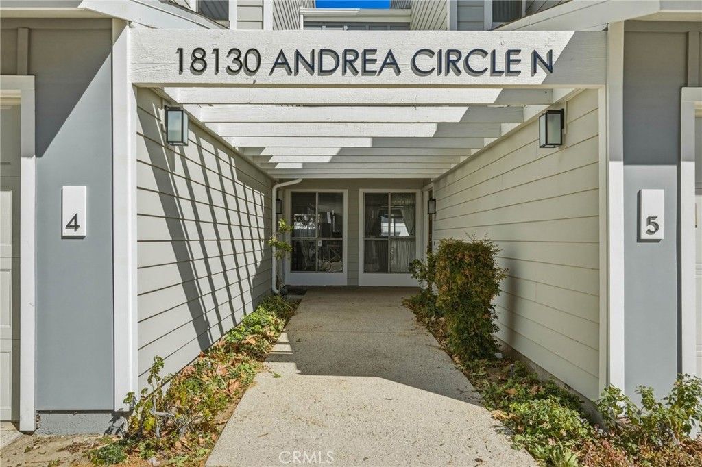 Image 4 of property listing at 18130 Andrea Circle N 4, Northridge, CA 91325
