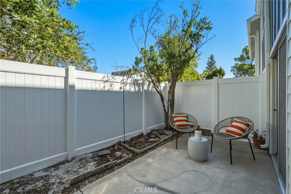 Image 41 of property listing at 18130 Andrea Circle N 4, Northridge, CA 91325