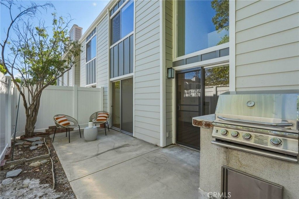 Image 42 of property listing at 18130 Andrea Circle N 4, Northridge, CA 91325