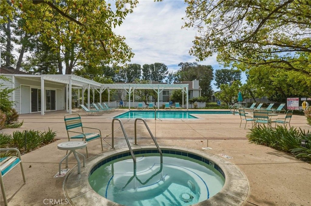 Image 45 of property listing at 18130 Andrea Circle N 4, Northridge, CA 91325