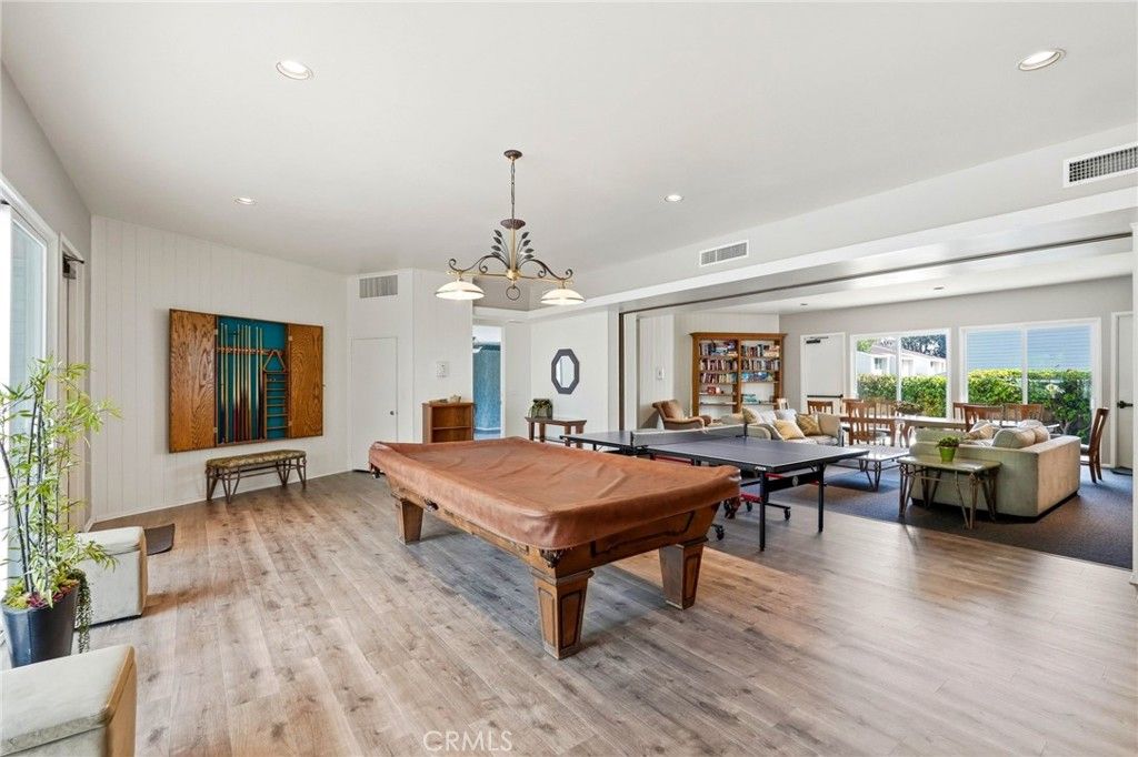 Image 47 of property listing at 18130 Andrea Circle N 4, Northridge, CA 91325