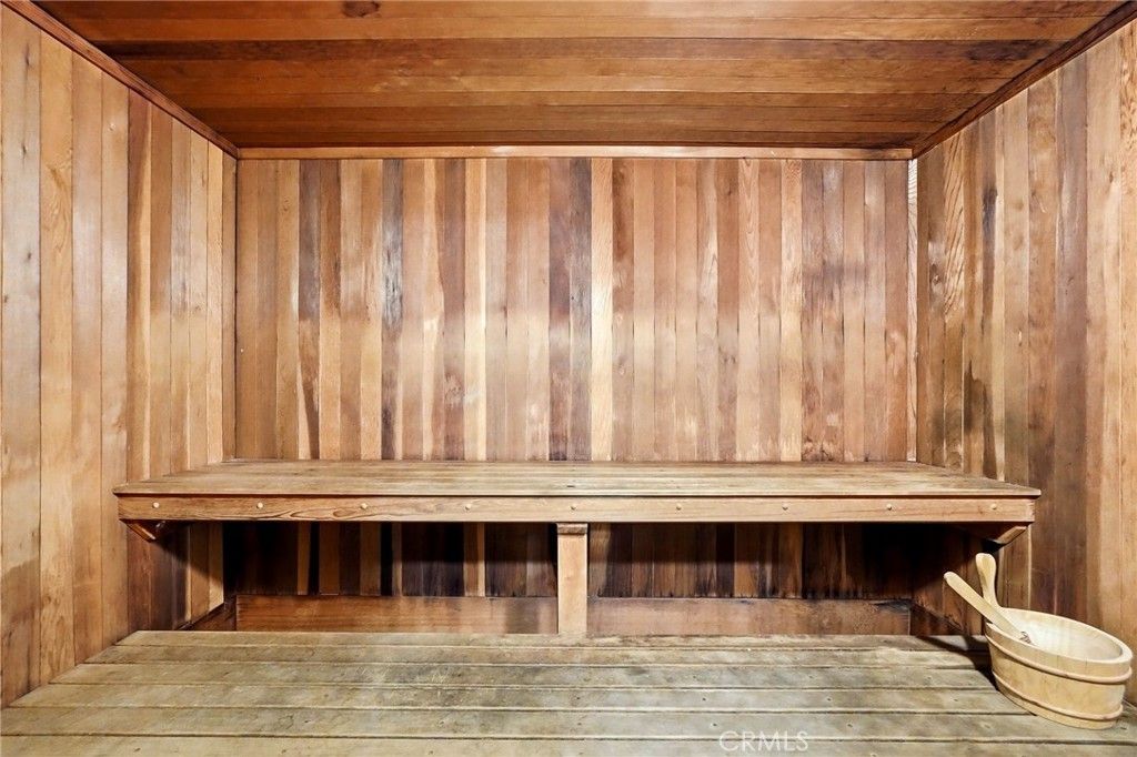 Image 49 of property listing at 18130 Andrea Circle N 4, Northridge, CA 91325