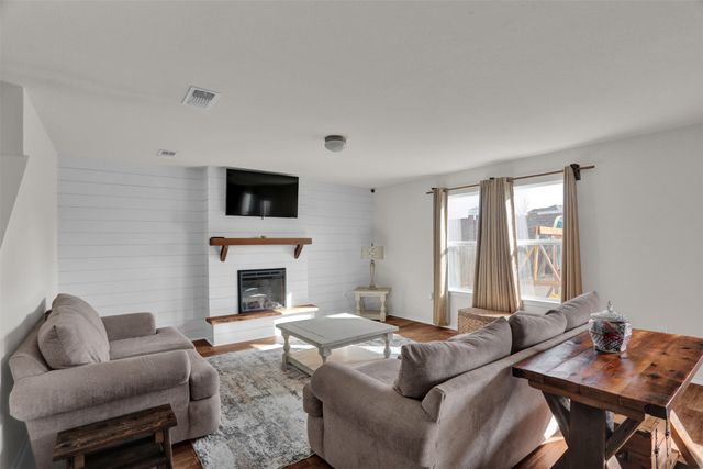 1340 Waggoner Drive, Aubrey, TX 76227