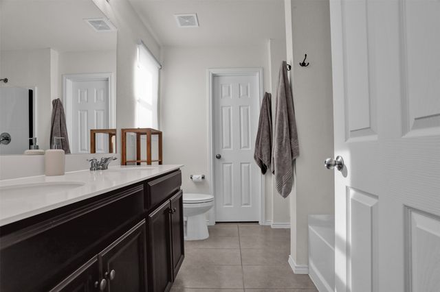 1340 Waggoner Drive, Aubrey, TX 76227