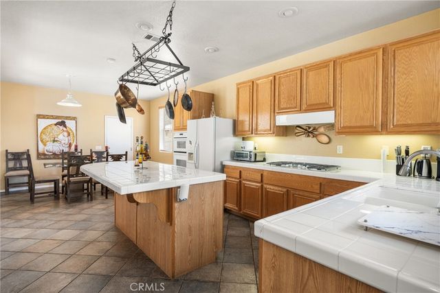 833 W Orange Heights, Corona, CA 92882