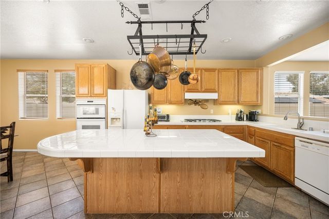 833 W Orange Heights, Corona, CA 92882