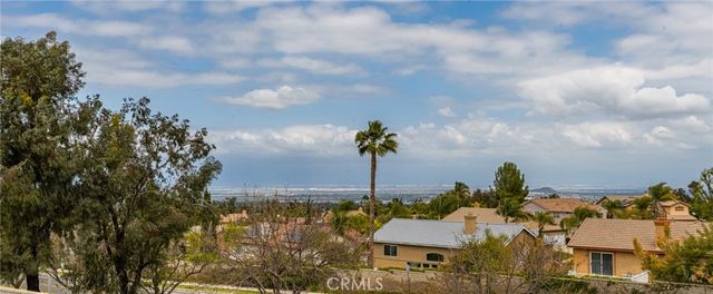 833 W Orange Heights, Corona, CA 92882