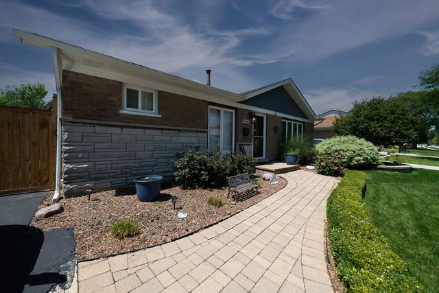 16450 67th Court, Tinley Park, IL 60477