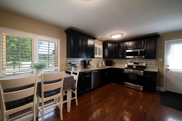 16450 67th Court, Tinley Park, IL 60477