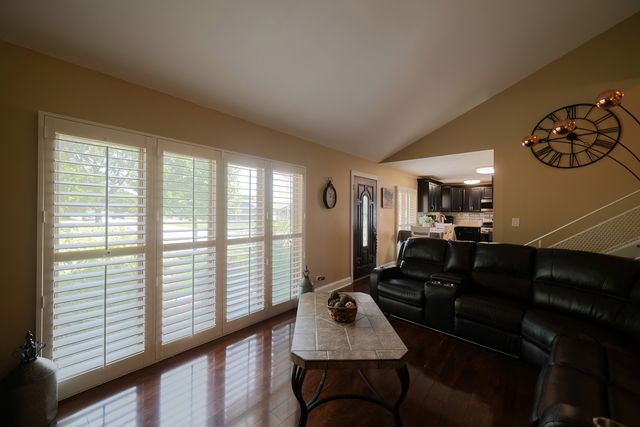 16450 67th Court, Tinley Park, IL 60477