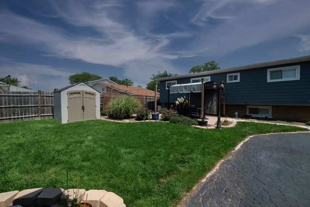 16450 67th Court, Tinley Park, IL 60477