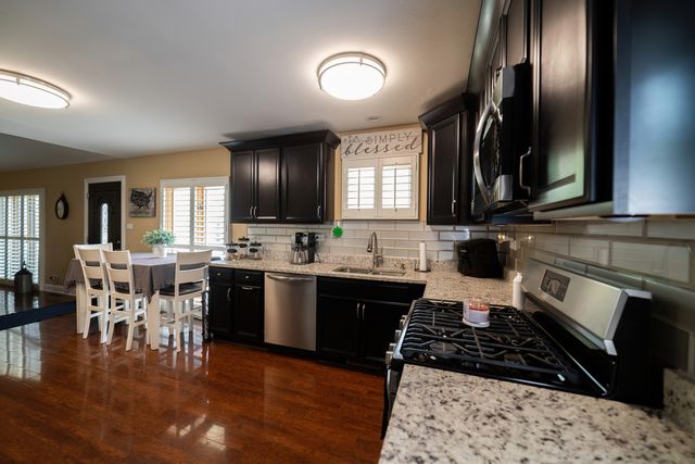 16450 67th Court, Tinley Park, IL 60477
