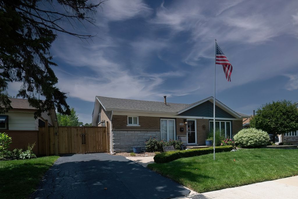 16450 67th Court, Tinley Park, IL 60477