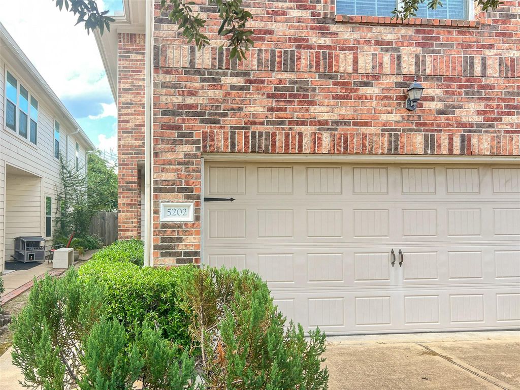 5202 Dartmoor Ridge, Houston, TX 77066