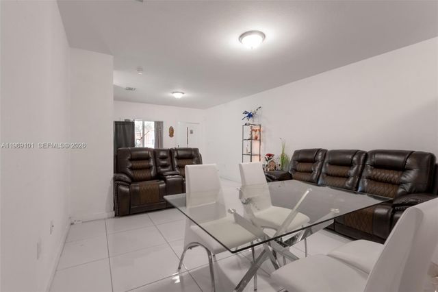 1998 NW 47th St, Miami, FL 33142