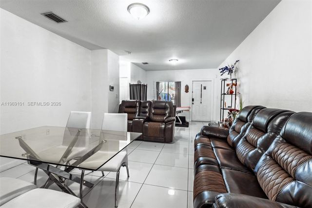 1998 NW 47th St, Miami, FL 33142