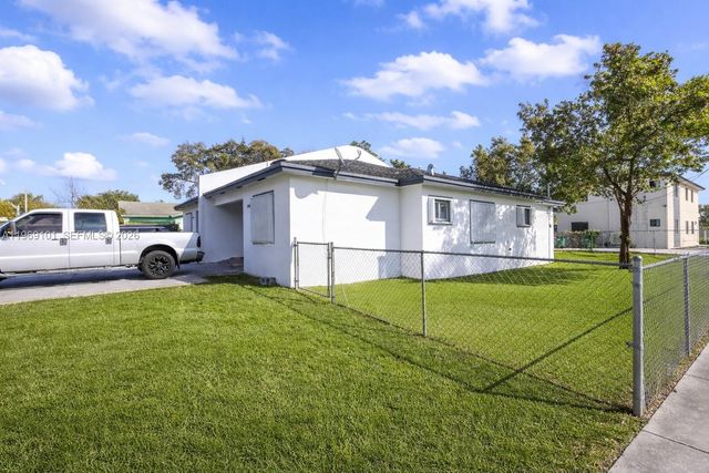 1998 NW 47th St, Miami, FL 33142