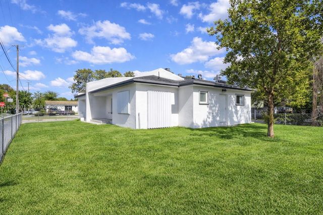 1998 NW 47th St, Miami, FL 33142