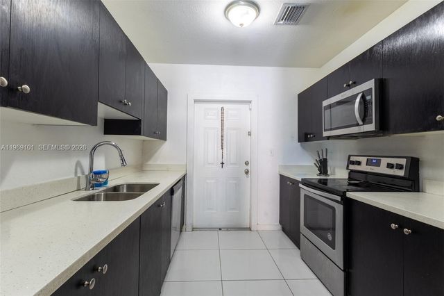 1998 NW 47th St, Miami, FL 33142