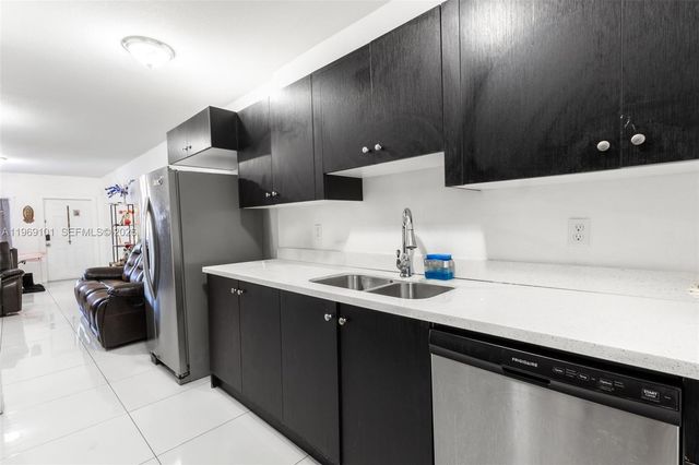 1998 NW 47th St, Miami, FL 33142