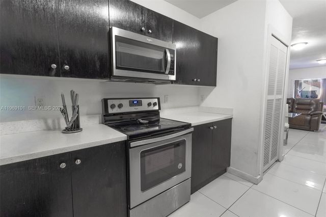 1998 NW 47th St, Miami, FL 33142