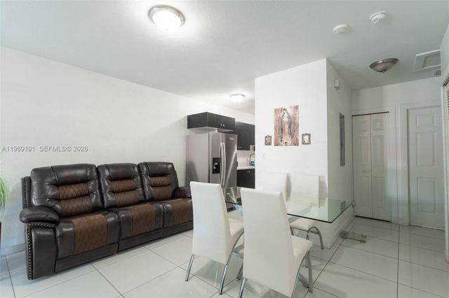 1998 NW 47th St, Miami, FL 33142