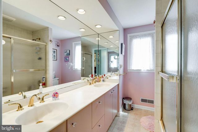 108 BRENTWOOD DR, Mount Laurel, NJ 08054