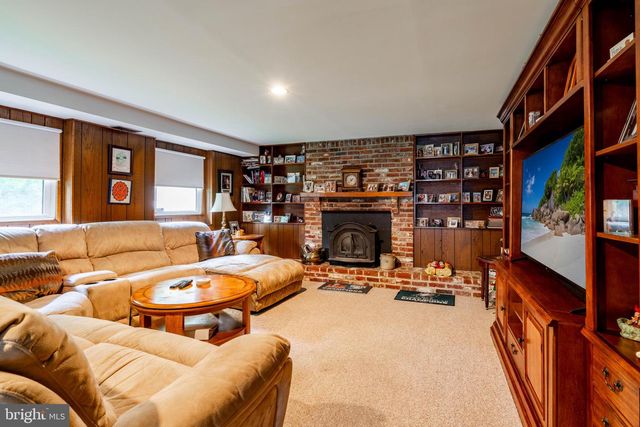 108 BRENTWOOD DR, Mount Laurel, NJ 08054