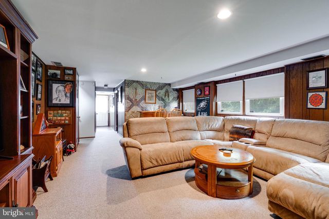 108 BRENTWOOD DR, Mount Laurel, NJ 08054