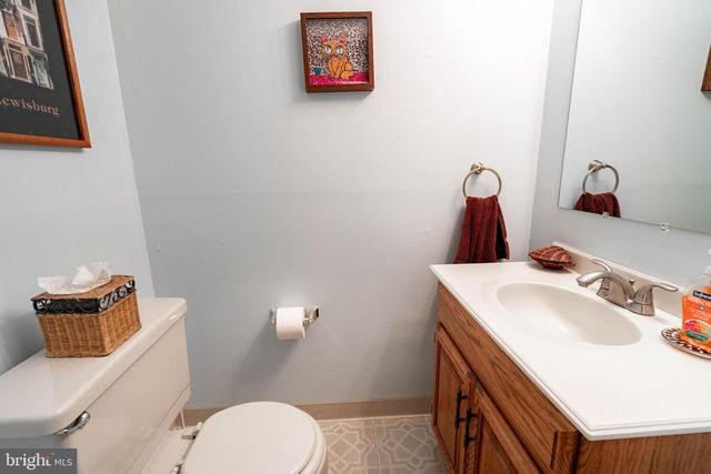 108 BRENTWOOD DR, Mount Laurel, NJ 08054
