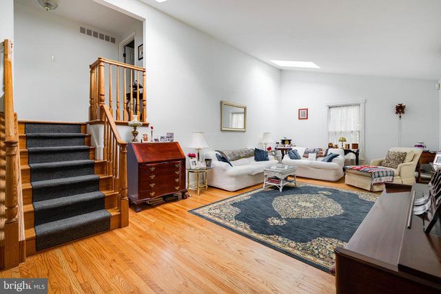 108 BRENTWOOD DR, Mount Laurel, NJ 08054