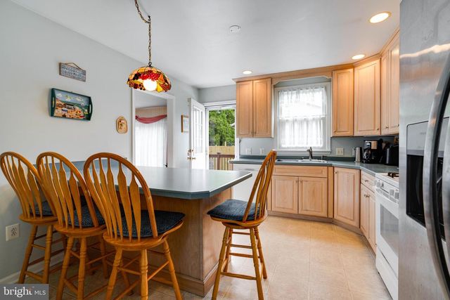 108 BRENTWOOD DR, Mount Laurel, NJ 08054