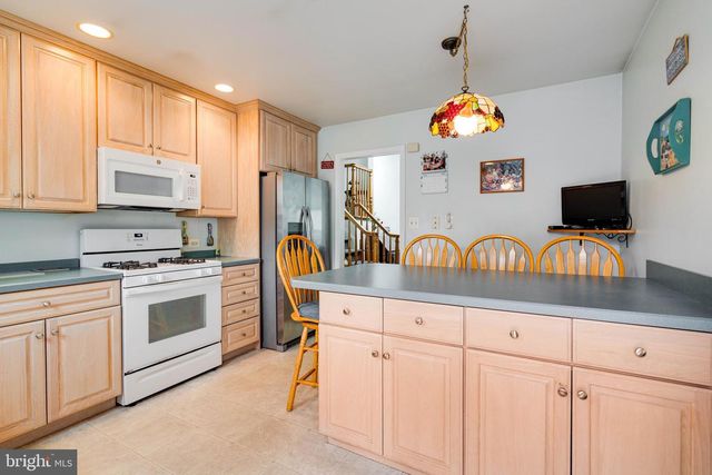 108 BRENTWOOD DR, Mount Laurel, NJ 08054
