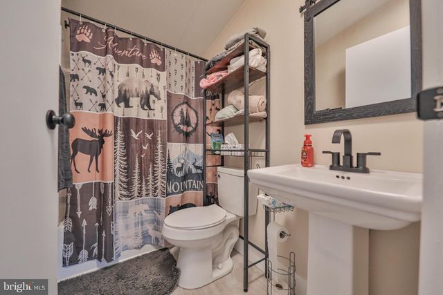 1215 BLUE MOUNTAIN CIR, Saylorsburg, PA 18353