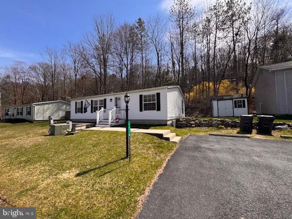 1215 BLUE MOUNTAIN CIR, Saylorsburg, PA 18353