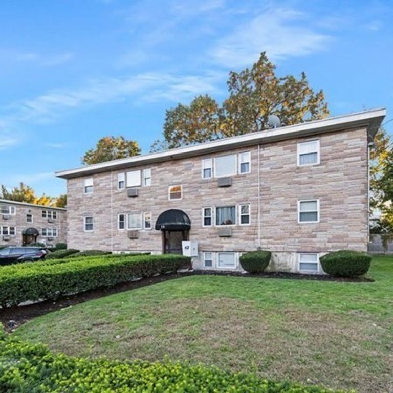 14 Auna 4, Brockton, MA 02301