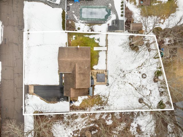 4 Rowe Street, Coram, NY 11727