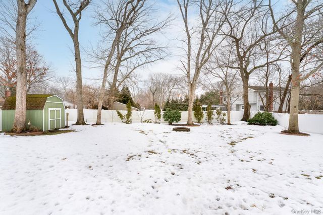 4 Rowe Street, Coram, NY 11727