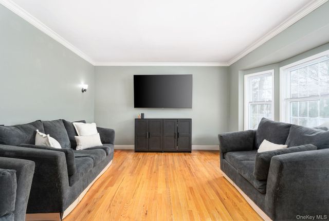 4 Rowe Street, Coram, NY 11727