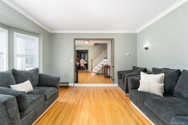 4 Rowe Street, Coram, NY 11727