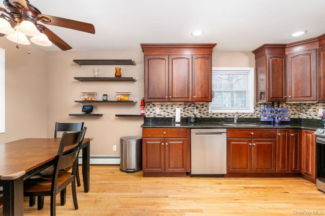 4 Rowe Street, Coram, NY 11727