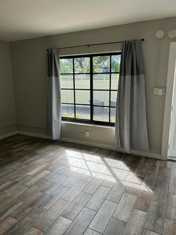 214 S Palmway, Lake Worth Beach, FL 33460