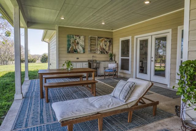 6510 Ganske Road, Burton, TX 77835